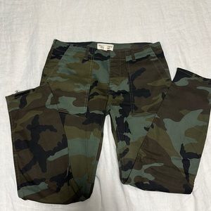 Nili Lotan Jenna camo pants size 2